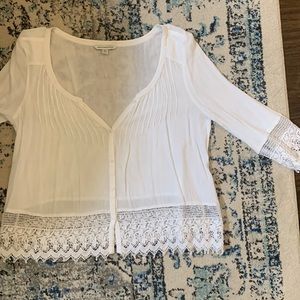 American eagle white flowy top with lace